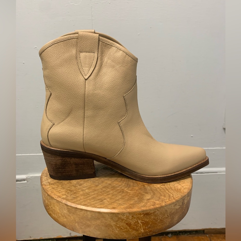 Tan Leather western style boot